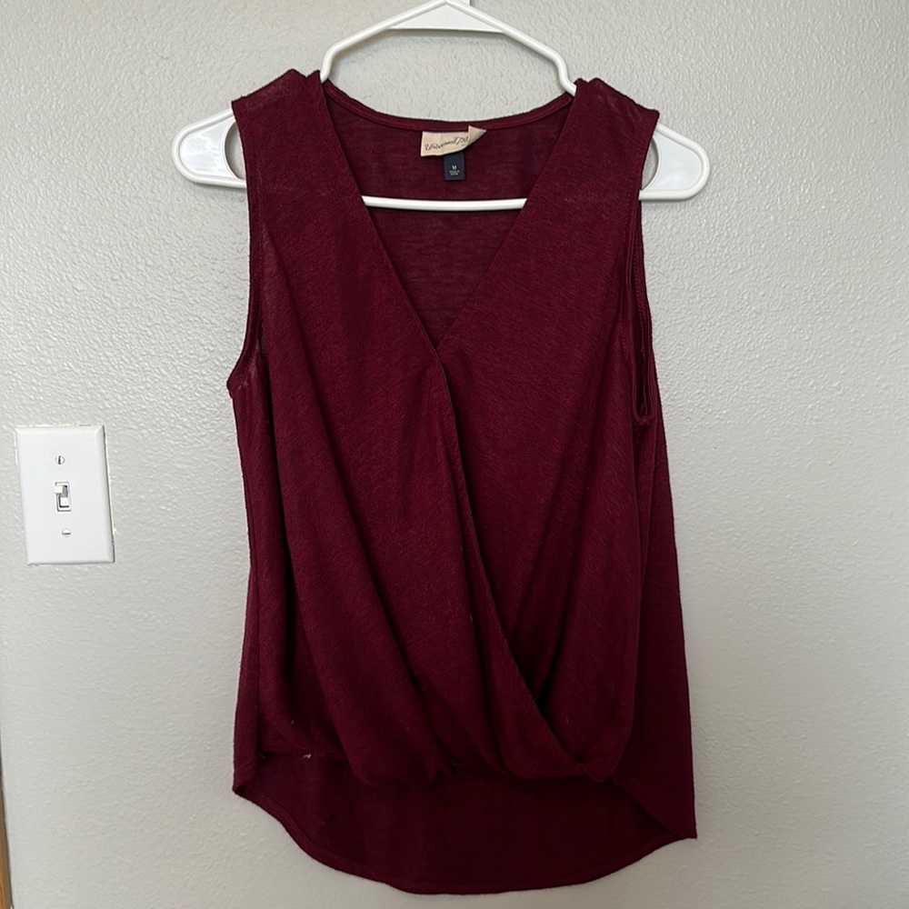 Women’s sleeveless blouse. Size M